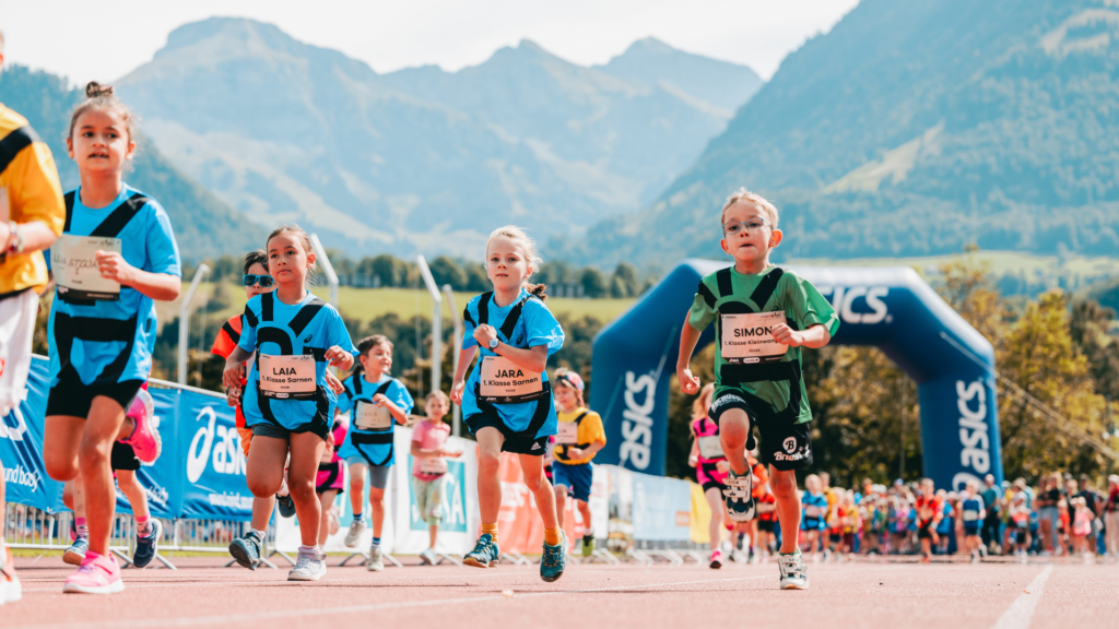 SSL-KIDS-RUNNING-CROWD-1024x576